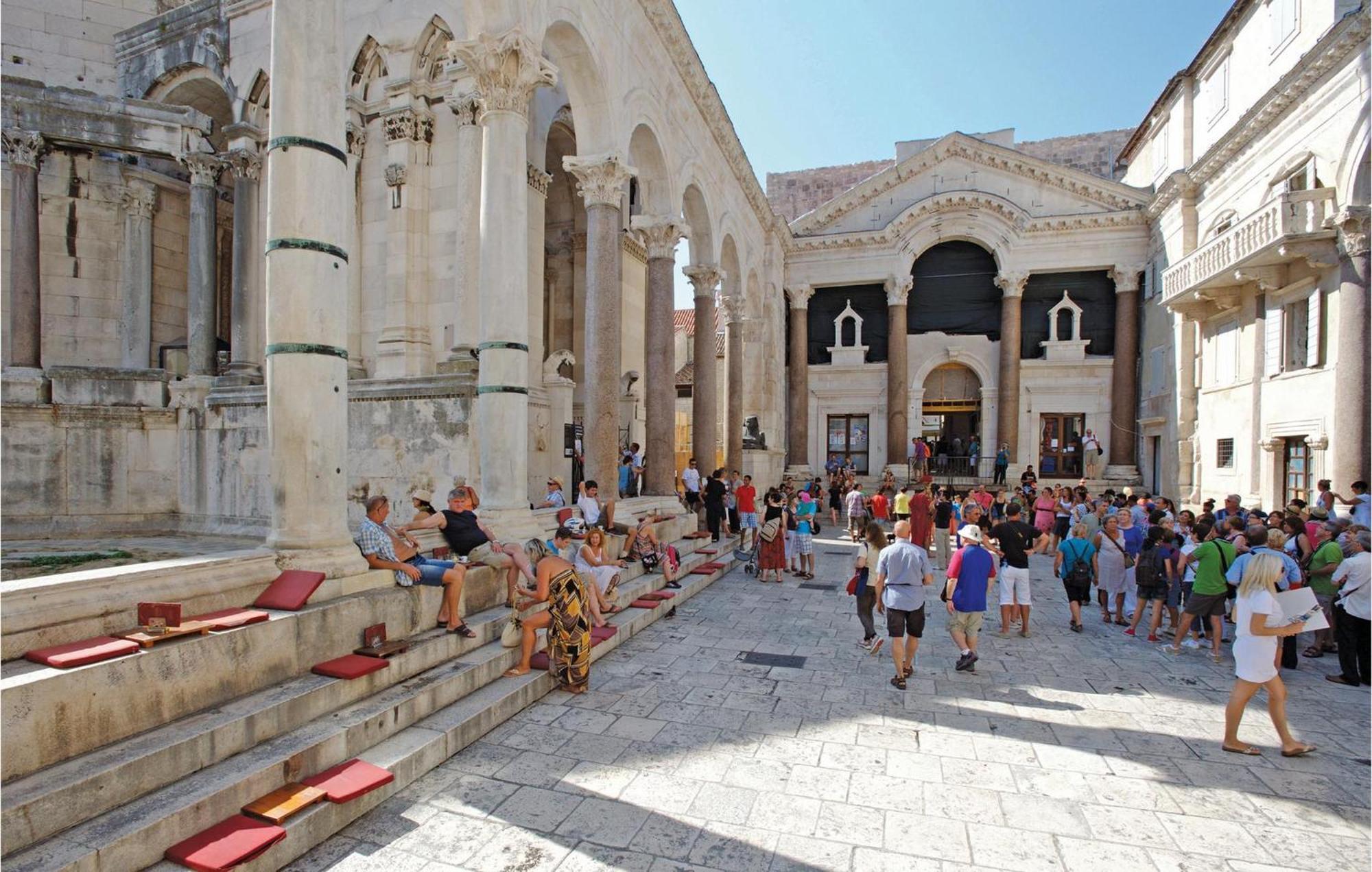 Stunning Home In Split With Outdoor Swimming Pool 외부 사진