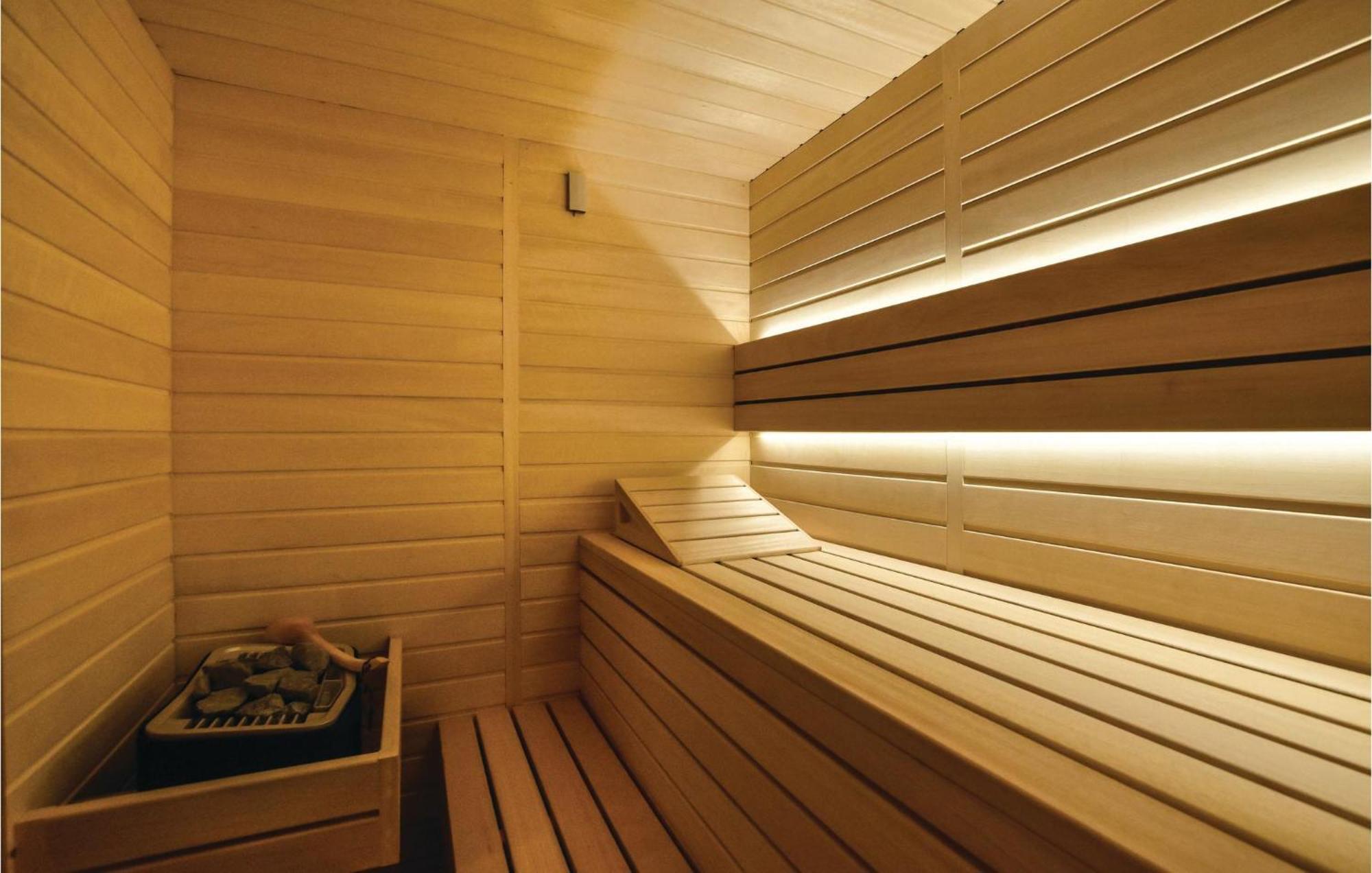 Stunning Home In Split With Outdoor Swimming Pool 외부 사진