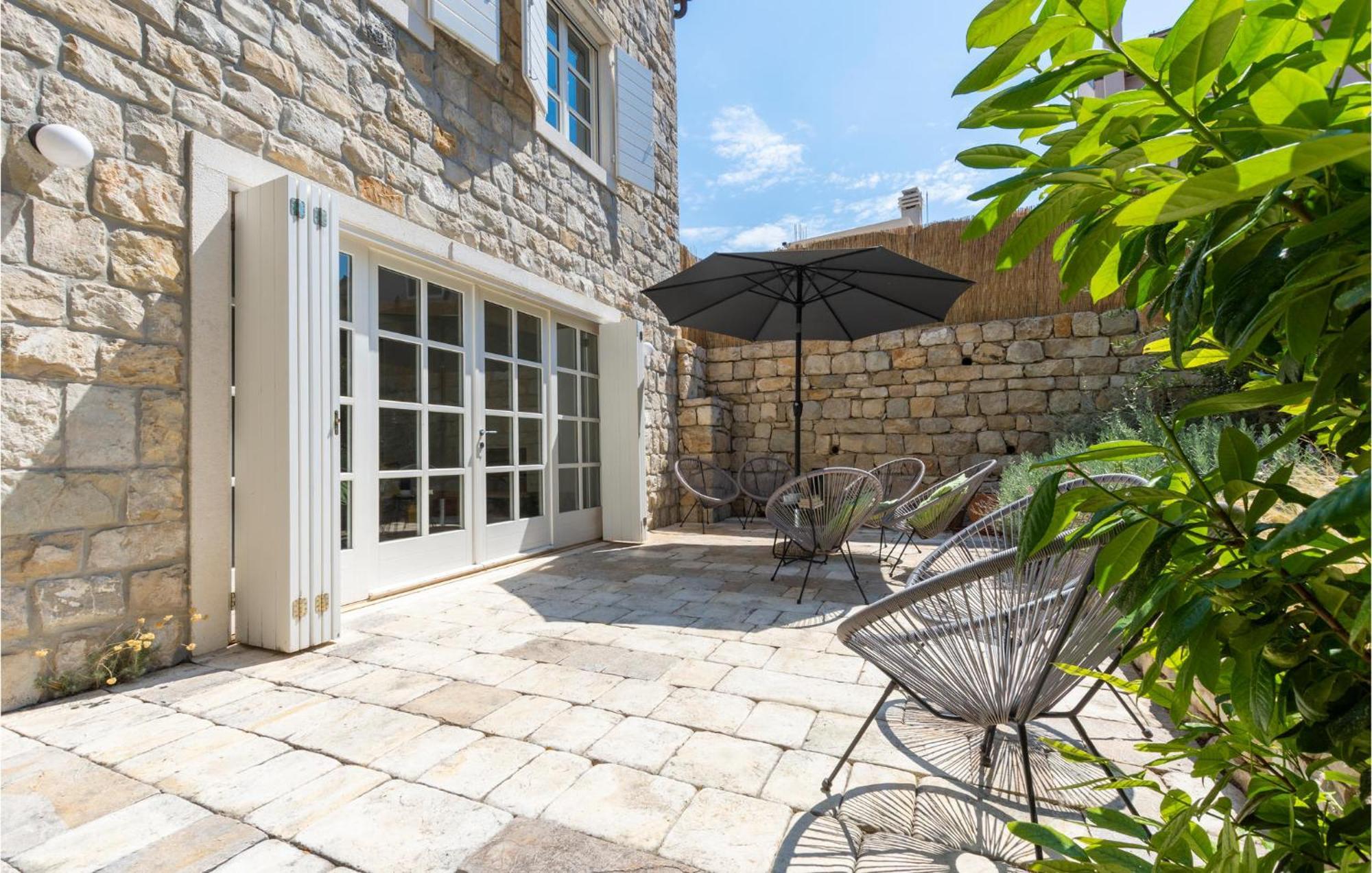 Stunning Home In Split With Outdoor Swimming Pool 외부 사진