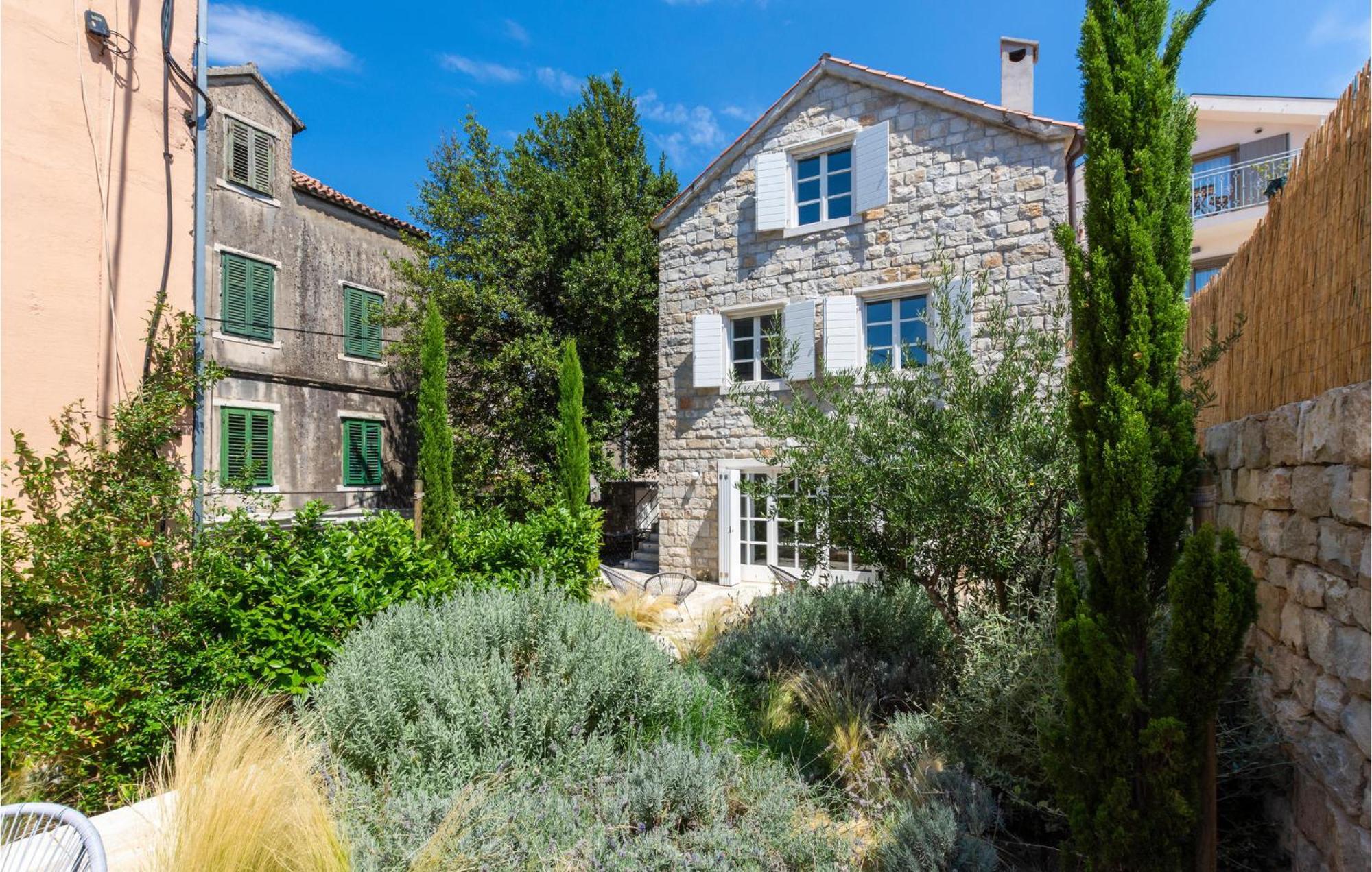 Stunning Home In Split With Outdoor Swimming Pool 외부 사진