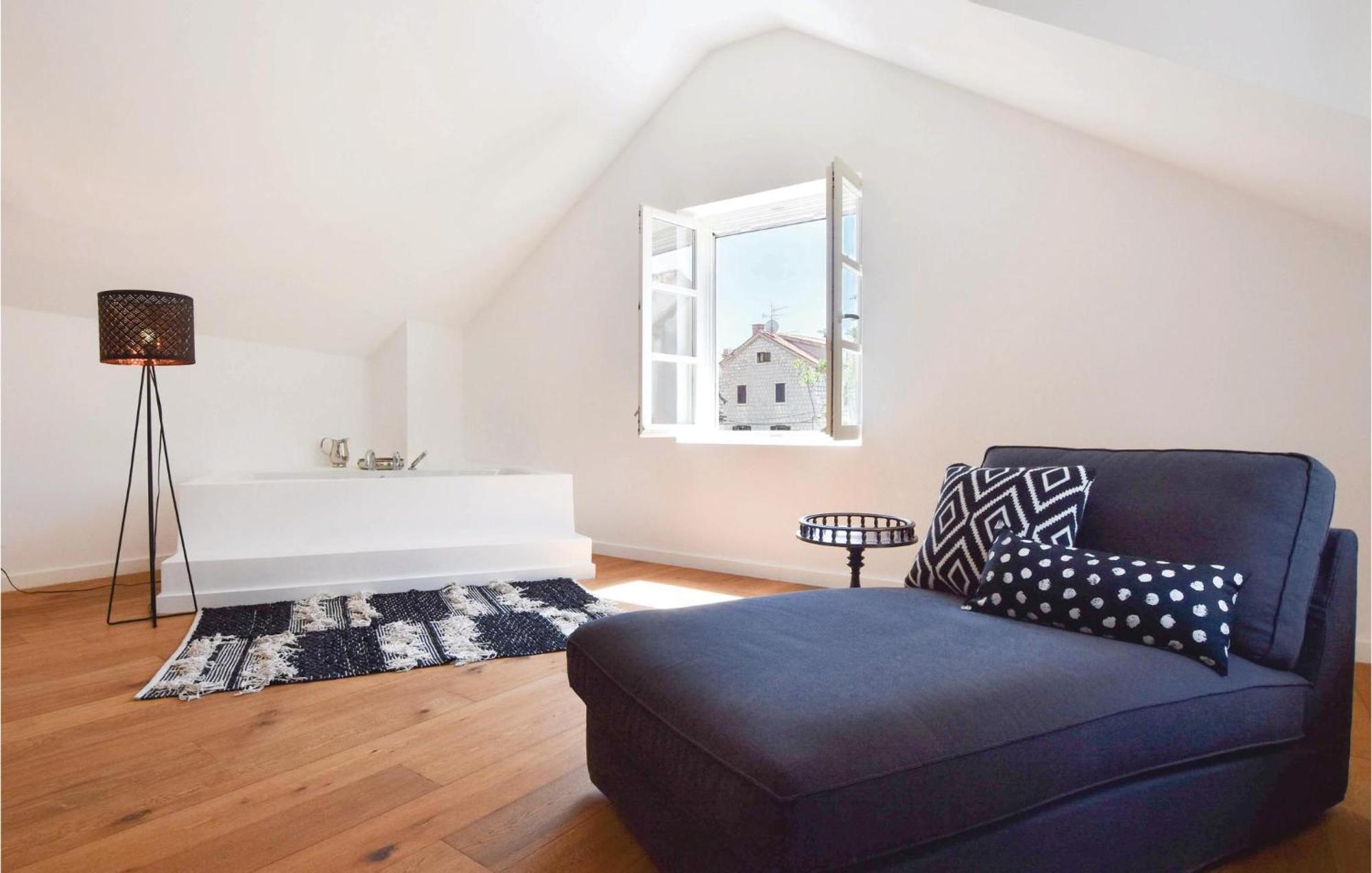 Stunning Home In Split With Outdoor Swimming Pool 외부 사진