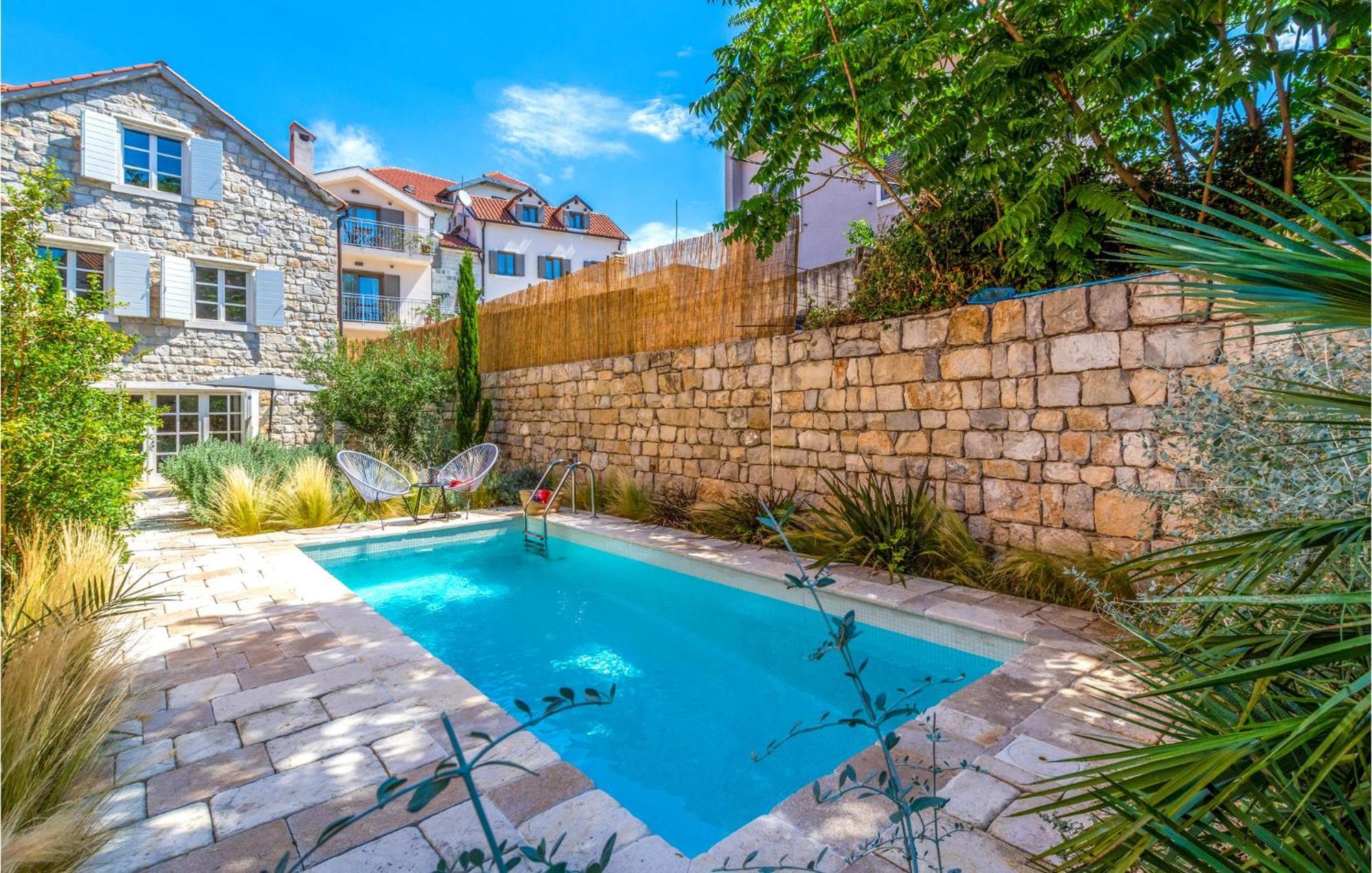 Stunning Home In Split With Outdoor Swimming Pool 외부 사진